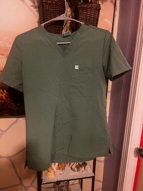 Women’s V-Neck garde malade scrub set